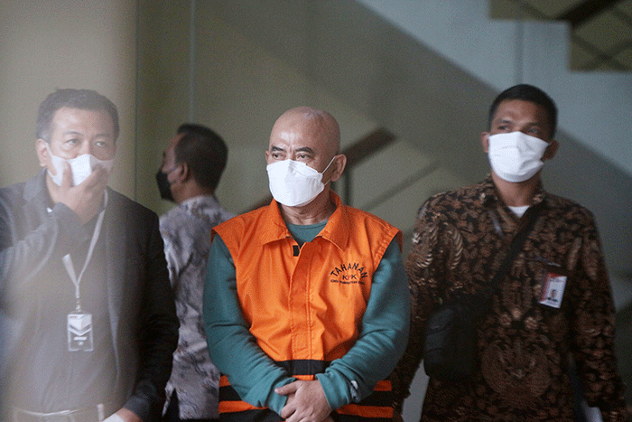 Tersangka Wali Kota Bekasi nonaktif Rahmat Effendi alias Pepen usai menjalani pemeriksaan lanjutan di Gedung Merah Putih KPK, Jakarta, Senin (28/3/2022).