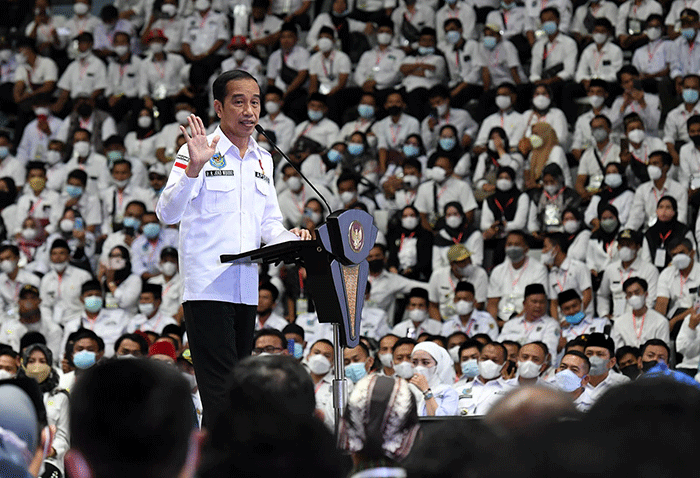 Presiden Joko Widodo menghadiri Silaturahmi Nasional Asosiasi Pemerintah Desa Seluruh Indonesia (Apdesi) Tahun 2022 yang digelar di Istora Senayan.