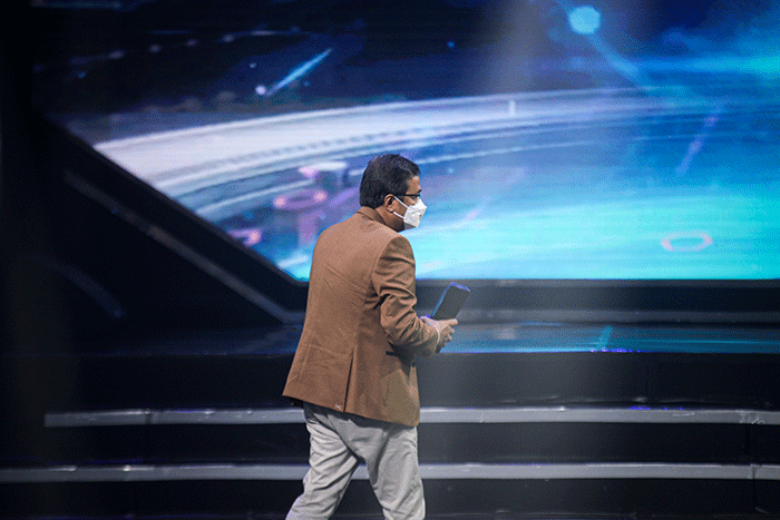 Direktur Teknologi Informasi & Operasi, Tonny Prasetyo saat menerima penghargaan Digital Innovation Award (DIA) 2022.