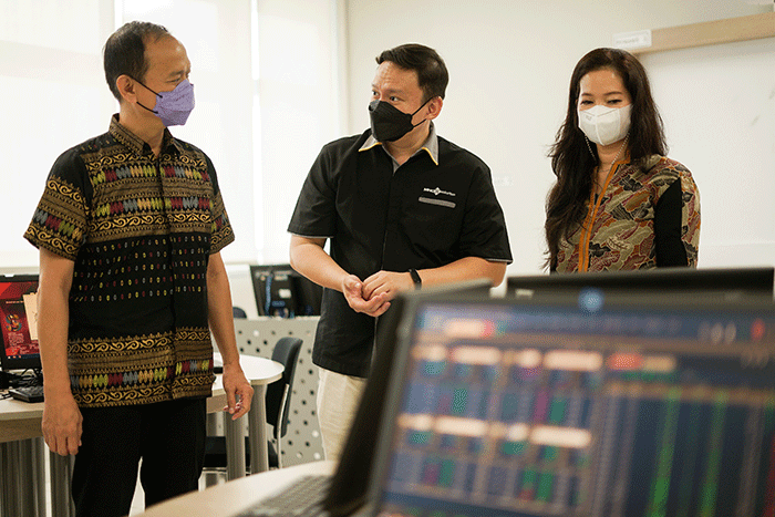 Peresmian Galeri Investasi di Gedung Binus University Bekasi, Kota Bekasi, Jawa Barat, Kamis (31/3/2022).