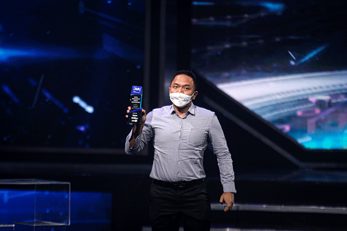 Vice President Bank Mandiri, Budi Prasetyo saat menerima penghargaan Digital Innovation Award (DIA) 2022.