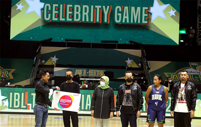 Peluncuran program pelatihan talenta basket ke Sekolah saat IBL All Star 2022 di Hall Basket Senayan, Jakarta, Kamis (31/3/2022).