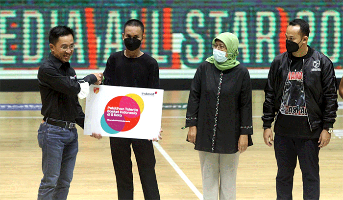 Peluncuran program pelatihan talenta basket ke Sekolah saat IBL All Star 2022 di Hall Basket Senayan, Jakarta, Kamis (31/3/2022).