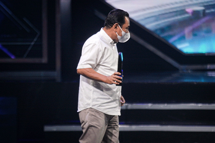 Ketua Satuan Tugas (Satgas) Penyaluran Dana Bantuan Sembako 2022, Hendra Sari saat menerima penghargaan Digital Innovation Award (DIA) 2022.