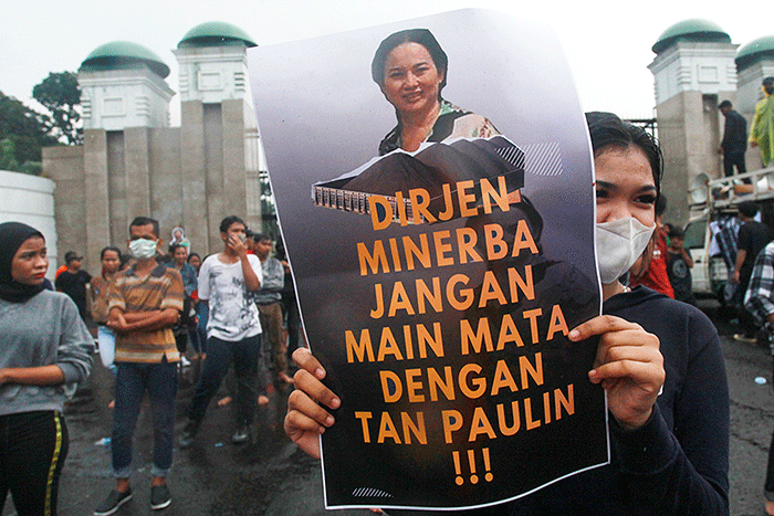 Ratusan massa yang tergabung dalam Aliansi Mahasiswa Lingkar Nusantara melakukan aksi di depan gedung DPR/MPR, Jakarta, Kamis (31/3/2022).