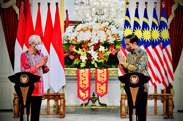 Presiden Joko Widodo menyambut kunjungan kerja Perdana Menteri (PM) Malaysia Ismail Sabri bin Yaakob di Istana Merdeka, Jakarta, Jumat (1/4/2022).