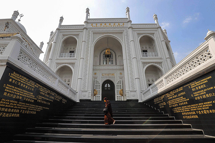 Pemandangan Masjid Ramlie Musofa di kawasan Sunter, Jakarta Utara, Selasa (5/4/2022).