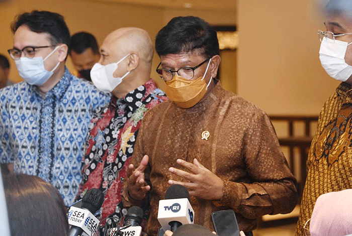 Menteri Komunikasi dan Informatika Johnny G. Plate menyatakan masih banyak tantangan pelaku UMKM dalam memanfaatkan platform digital lokapasar.