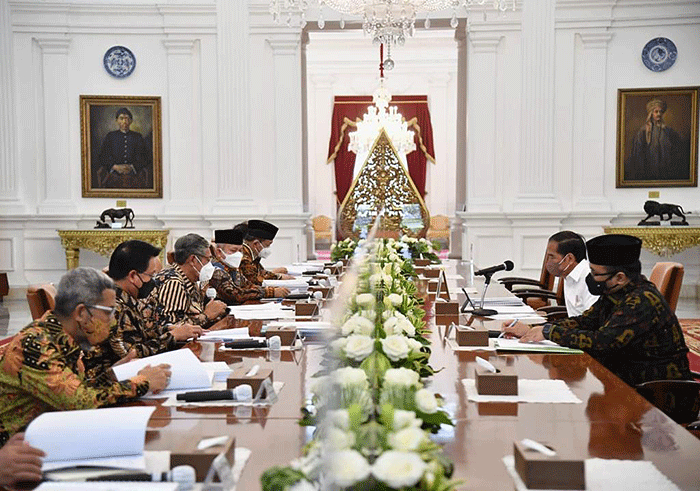 Presiden Joko Widodo menerima Panitia Seleksi Pemilihan Calon Anggota Badan Pelaksana dan Calon Anggota Dewan Pengawas Badan Pengelola Keuangan Haji.