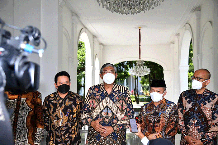 Presiden Joko Widodo menerima Panitia Seleksi Pemilihan Calon Anggota Badan Pelaksana dan Calon Anggota Dewan Pengawas Badan Pengelola Keuangan Haji.