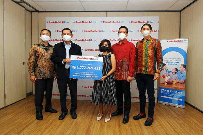 Penyerahan klaim secara simbolis di Jakarta, Rabu (6/4/2022).