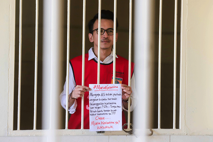 Pegiat media sosial Adam Deni saat menjalani sidang lanjutan terkait kasus dugaaan UU ITE di Pengadilan Negeri Jakarta Utara, Rabu (6/4/2022).
