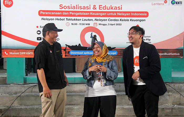 Sosialisasi dan Edukasi Keuangan Flip secara daring dan luring di Kampung Dadap Tangerang, Banten, Rabu (6/4/2022).