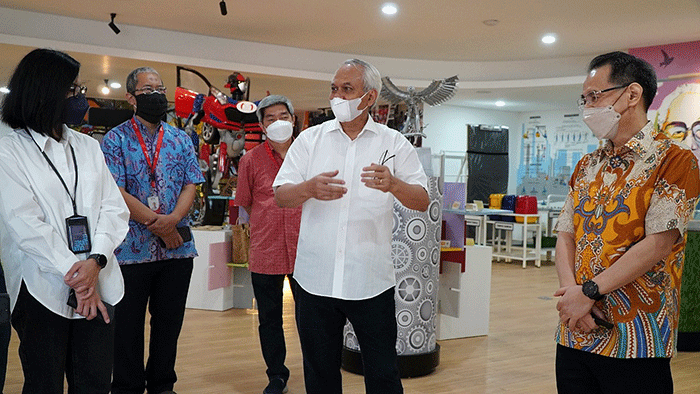 Program pembinaan YDBA yang dilakukan di 12 wilayah berdirinya cabang YDBA atau dikenal Lembaga Pengembangan Bisnis.