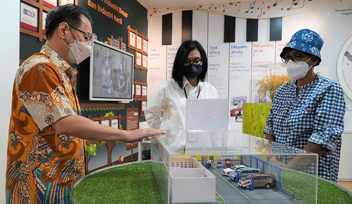 Program pembinaan YDBA yang dilakukan di 12 wilayah berdirinya cabang YDBA atau dikenal Lembaga Pengembangan Bisnis.