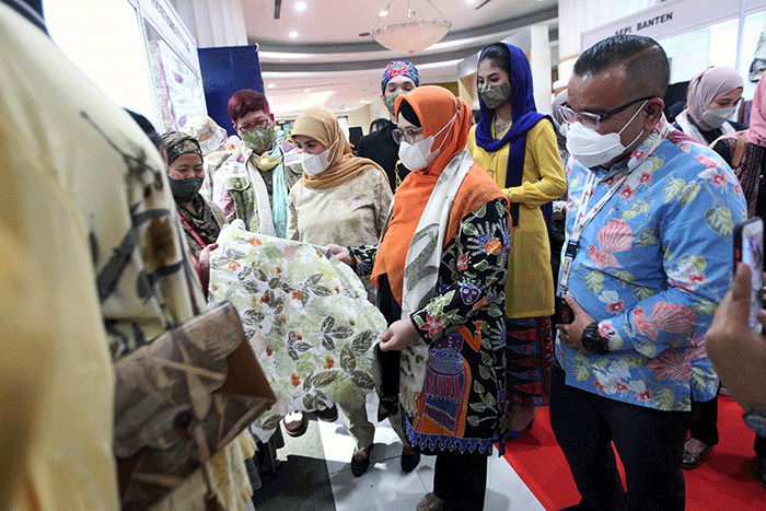 Ecoprint Fashion Week 2022 di The Plaza Semanggi, Jakarta, Rabu (6/4/2022).