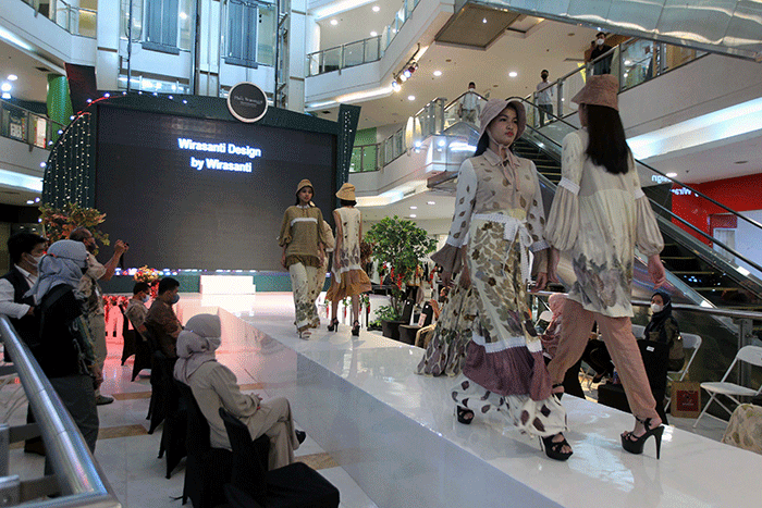 Ecoprint Fashion Week 2022 di The Plaza Semanggi, Jakarta, Rabu (6/4/2022).