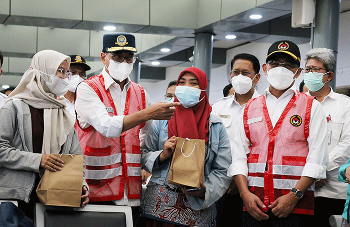 Menteri Perhubungan Budi Karya Sumadi dan Menko PMK Muhadjir Effendy meninjau kesiapan mudik lebaran di Stasiun Pasar Senen, Jakarta, Kamis (7/4/2022).