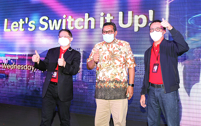 Pengecekan langsung proses upgrading BTS 3G ke 4G/LTE di Telkomsel Smart Office Jakarta.