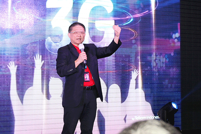 Pengecekan langsung proses upgrading BTS 3G ke 4G/LTE di Telkomsel Smart Office Jakarta.