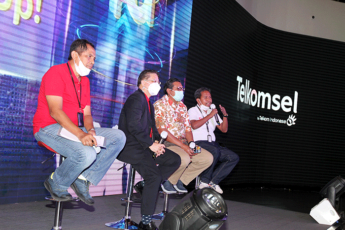 Pengecekan langsung proses upgrading BTS 3G ke 4G/LTE di Telkomsel Smart Office Jakarta.