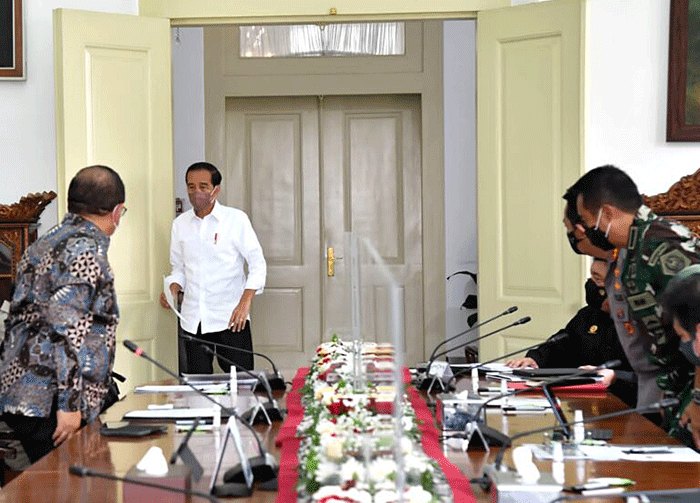 Presiden Joko Widodo memimpin rapat terbatas yang membahas tentang persiapan pemilihan umum (pemilu) dan pemilihan kepala daerah serentak tahun 2024.