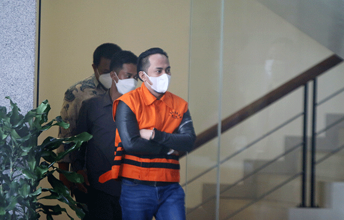 Bupati nonaktif Penajam Paser Utara, Abdul Gafur Mas’ud usai menjalani pemeriksaan lanjutan di Gedung Merah Putih KPK, Jakarta, Selasa (12/4/2022).
