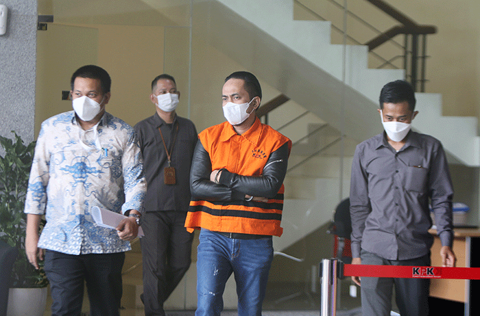 Bupati nonaktif Penajam Paser Utara, Abdul Gafur Mas’ud usai menjalani pemeriksaan lanjutan di Gedung Merah Putih KPK, Jakarta, Selasa (12/4/2022).
