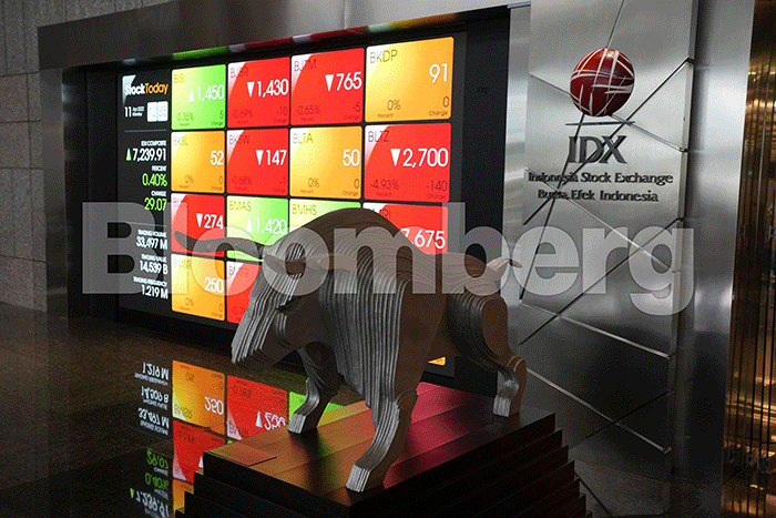 Saham GoTo Melonjak Setelah Debut IPO Bursa Efek Indonesia (BEI) di Jakarta, Senin (11/4/2022).