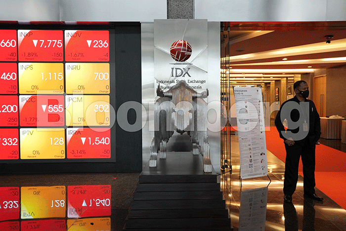 Saham GoTo Melonjak Setelah Debut IPO Bursa Efek Indonesia (BEI) di Jakarta, Senin (11/4/2022).
