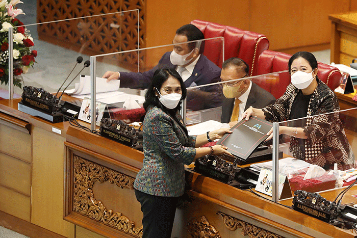 Rapat Paripurna DPR RI ke-19 Masa Persidangan IV Tahun Sidang 2021-2022 di Kompleks Parlemen, Jakarta, Selasa (12/4/2022).