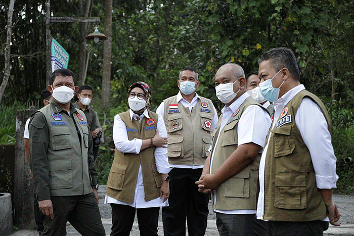 Kepala Badan Nasional Penanggulangan Bencana Letjen TNI Suharyanto, meninjau beberapa titik lokasi di Desa Balerante, Kecamatan Kemalang, Kabupaten Klaten.