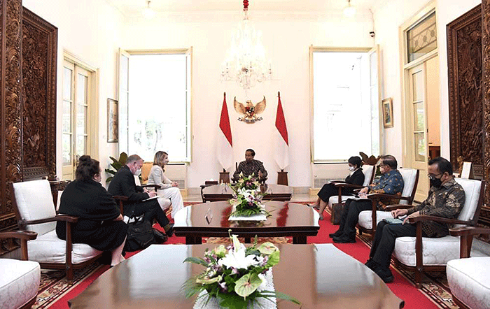 Presiden Joko Widodo menerima kunjungan kehormatan Menteri Luar Negeri (Menlu) Kanada, Melanie Joly, bersama delegasi terbatas di Istana Merdeka.