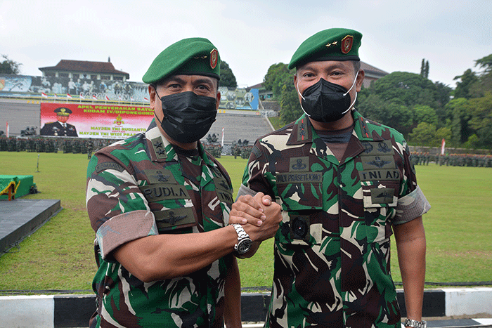 Apel Penyerahan Satuan Kodam IV/Diponegoro di Lapngan Parade Makodam IV/Diponegoro, Watugong, Semarang, Jawa Tengah, Selasa (12/4/2022).