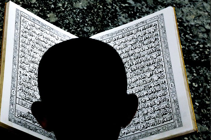 Jamaah Sultan Mahmud Badaruddin Jayo Wikramo Palembang setiap hari selama Bulan Suci Ramadan 1443 H melaksanakan Tadarus Al Quran.