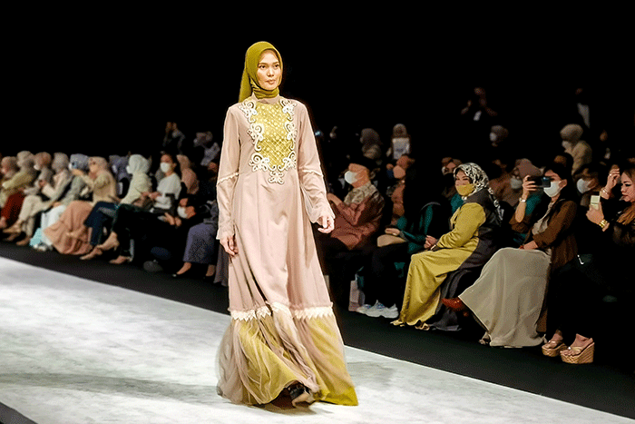 Indonesia Fashion Week 2022 di Jakarta, Rabu, (13/4/2022).