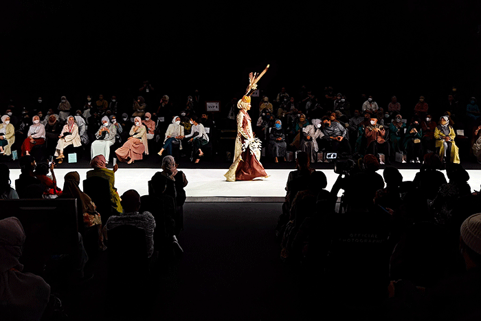 Indonesia Fashion Week 2022 di Jakarta, Rabu, (13/4/2022).