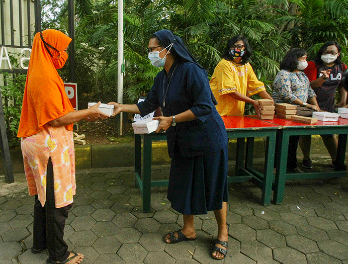 Acara ini selain rutin tiap Kamis, juga dalam rangka perayaan Paskah 2022 untuk mewujudkan perintah Yesus Kristus.