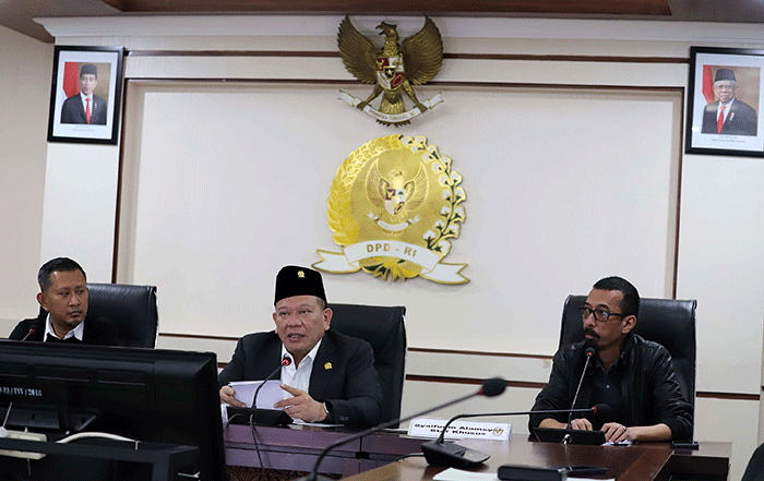 Ketua DPD La Nyalla Mattalitti memberikan paparan saat ekspose publik terkait big data di Kompleks Parlemen, Senayan, Jakarta, Kamis (14/4/2022).