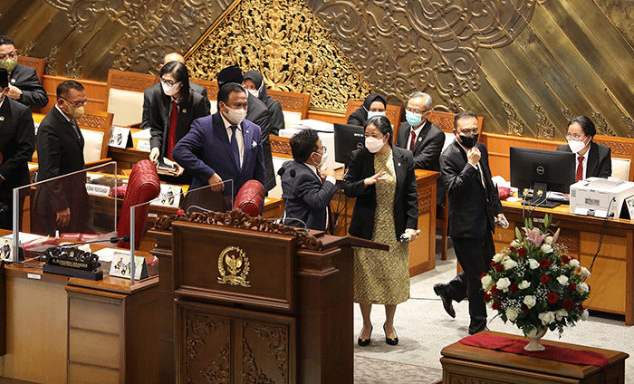 Ketua DPR Puan Maharani memberikan pidato saat rapat paripurna DPR di Kompleks Parlemen, Senayan, Jakarta, Kamis (14/4/2022).