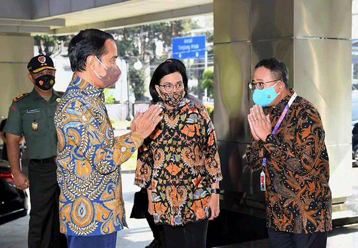 Presiden Jokowi Sambut Baik Kerja Sama Investasi INA dengan Hutama Karya dan Waskita Karya.