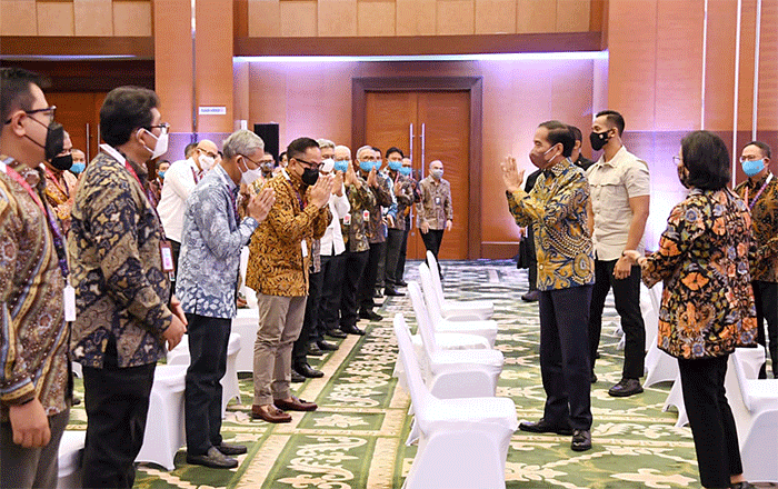 Presiden Jokowi Sambut Baik Kerja Sama Investasi INA dengan Hutama Karya dan Waskita Karya.