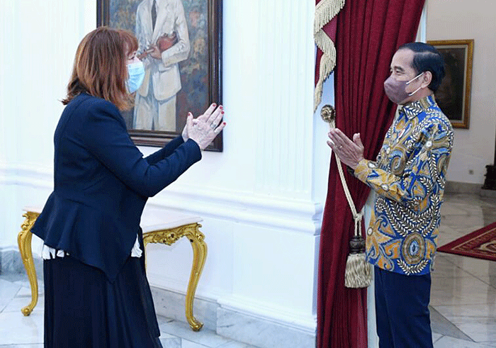 Presiden Joko Widodo menerima kedatangan Rektor Monash University Indonesia Prof. Andrew MacIntyre di Istana Merdeka, Jakarta, Kamis (14/4/2022).