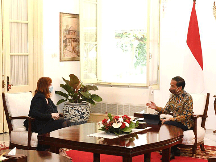 Presiden Joko Widodo menerima kedatangan Rektor Monash University Indonesia Prof. Andrew MacIntyre di Istana Merdeka, Jakarta, Kamis (14/4/2022).