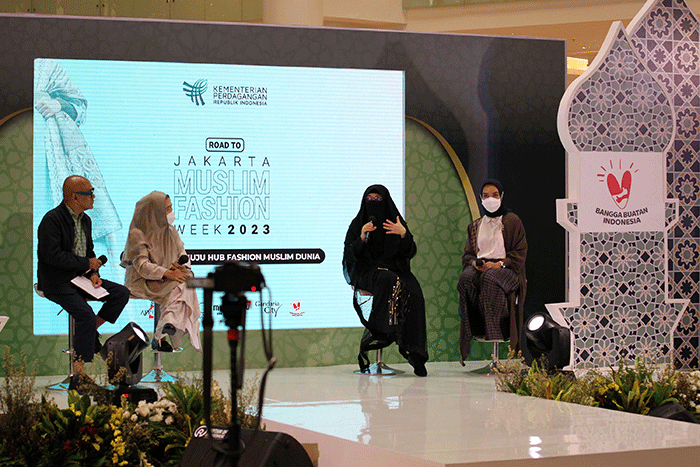 Talkshow road to Jakarta Muslim Fashion Week 2023 di Jakarta, Sabtu (16/4/2022).