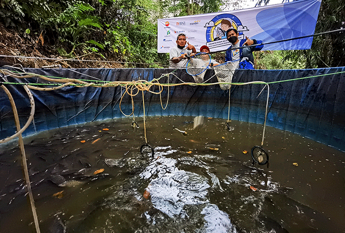 Panen raya budidaya ikan serta memberikan Santunan kepada warga sekitar di kampung Rawajati Kelurahan Mekarwangi, kecamatan Tanah Seraal, Kota Bogor.