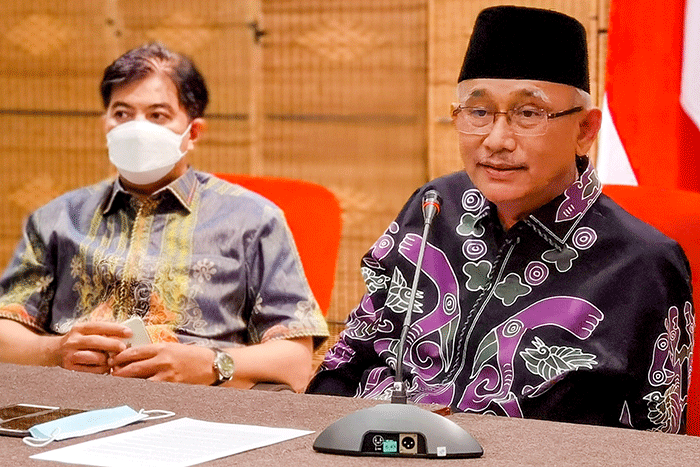 Ketua Umum DPP LDII KH Chriswanto Santoso saat berdiskusi dengan wartawan mengenai Berdemokrasi di tahun politik di Jakarta, Senin, (18/4/2022).