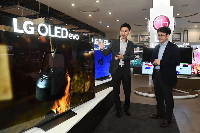 Pabrikan perangkat elektronik asal Korea Selatan ini juga memperkenalkan pembaruan pada QNED Mini LED TV sebagai kategori TV LED premium miliknya.