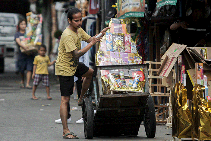 Aktivitas pedagang parsel di Pasar Kembang Cikini, Jakarta Pusat, Rabu (20/4/2022).
