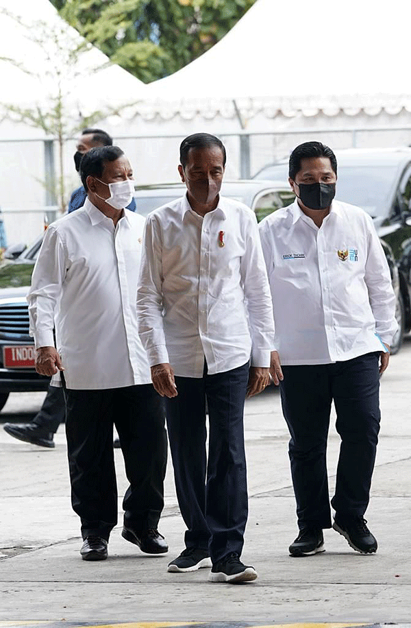 Menteri BUMN Erick Thohir menyambut positif peluncuran holding BUMN industri pertahanan atau Defend ID oleh Presiden Joko Widodo di Jawa Timur.